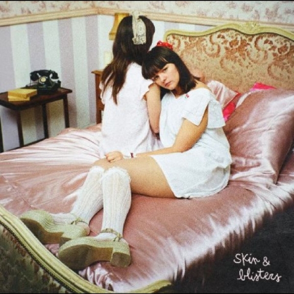 Disgusting Sisters - Skin & Blisters i gruppen VINYL / Kommande / Pop-Rock hos Bengans Skivbutik AB (5682333)
