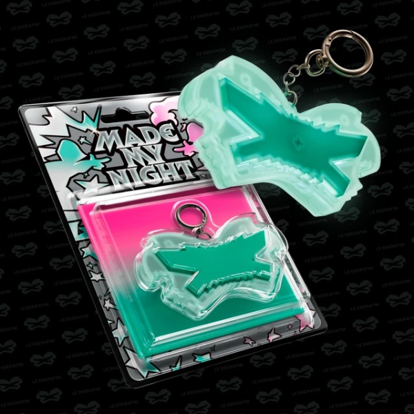 Le Sserafim - Made My Night (Glow Clicker Keychain) (Mint Ver.) i gruppen MERCHANDISE / Merch+Code / Kommande / K-Pop hos Bengans Skivbutik AB (5690656)