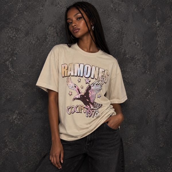 Ramones - Eagle Tour 78 Unplugged Lady Sand T-Shirt i gruppen MERCHANDISE / T-shirt / Nyheter / Punk hos Bengans Skivbutik AB (5693019r)