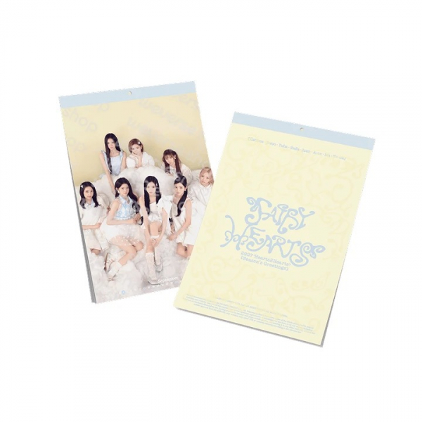Hearts2Hearts - 2027 Seasons Greetings (Wall Calendar) i gruppen MERCHANDISE / Merch / Kommande / K-Pop hos Bengans Skivbutik AB (5695476)