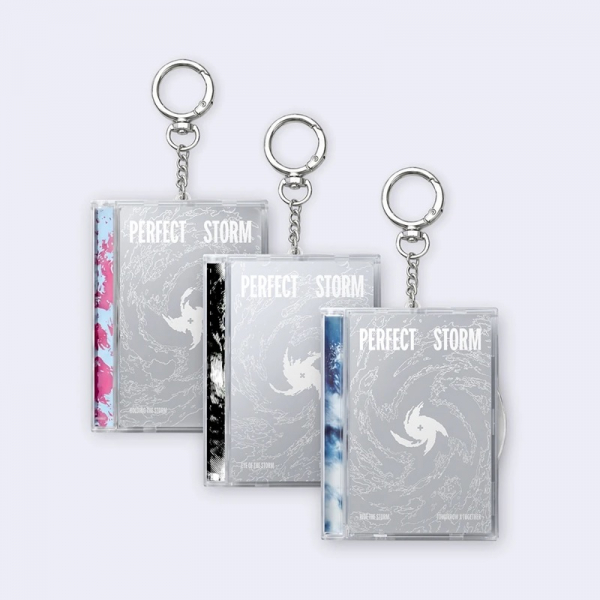 Txt - Perfect Storm (Photocard Case Ver.) (Random Ver.) i gruppen MERCHANDISE / Merch+Code / Kommande / K-Pop hos Bengans Skivbutik AB (5696760)