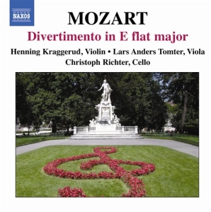 Mozart - Divertimento In E Flat Major i gruppen Externt_Lager / Naxoslager hos Bengans Skivbutik AB (659465)