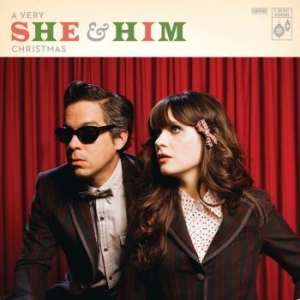 She & Him - A Very She & Him Christmas i gruppen VI TIPSAR / Julmusik på Vinyl & CD hos Bengans Skivbutik AB (686196)