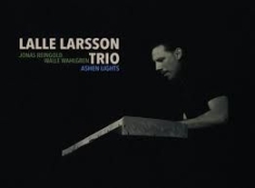 Lalle Larsson Trio - Ashen Lights Feat. Jonas Reingold & i gruppen VI TIPSAR / Blowout / Blowout-CD hos Bengans Skivbutik AB (3322181)
